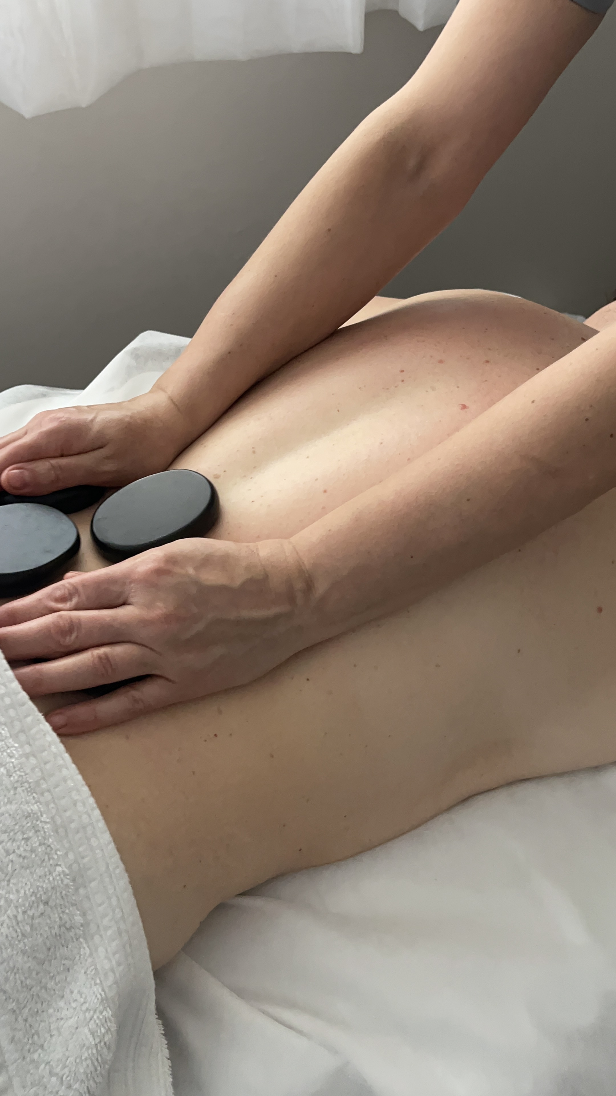 Combined Massage (Classic + Hot Stones or Herbal Bags)